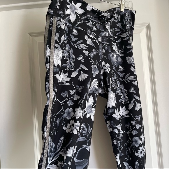 Old Navy floral leggings - Picture 4 of 5
